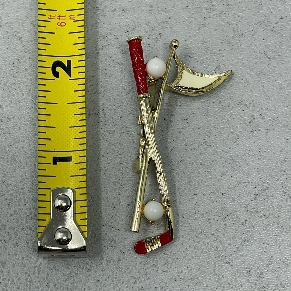 Vintage Gerry's Enamel Goldtone Golf Club Flag Balls Brooch Pin 2